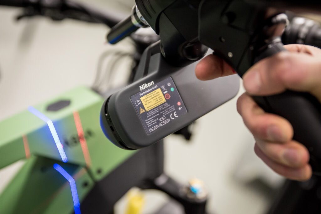 ASKA Bike scannt mit einem Laserscanner ModelMaker H120 von Nikon