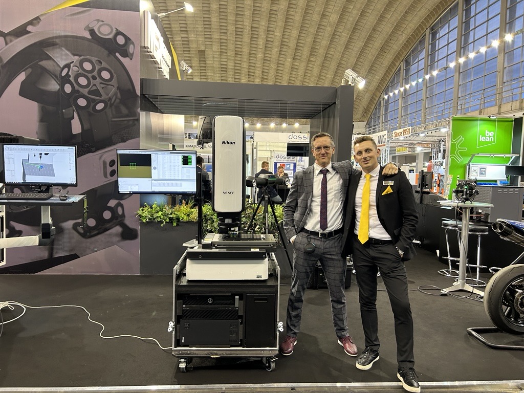 Martin Plechinger, on the left, with one of our Resellers at an exhibition showing the NEXIV VMZ-S.