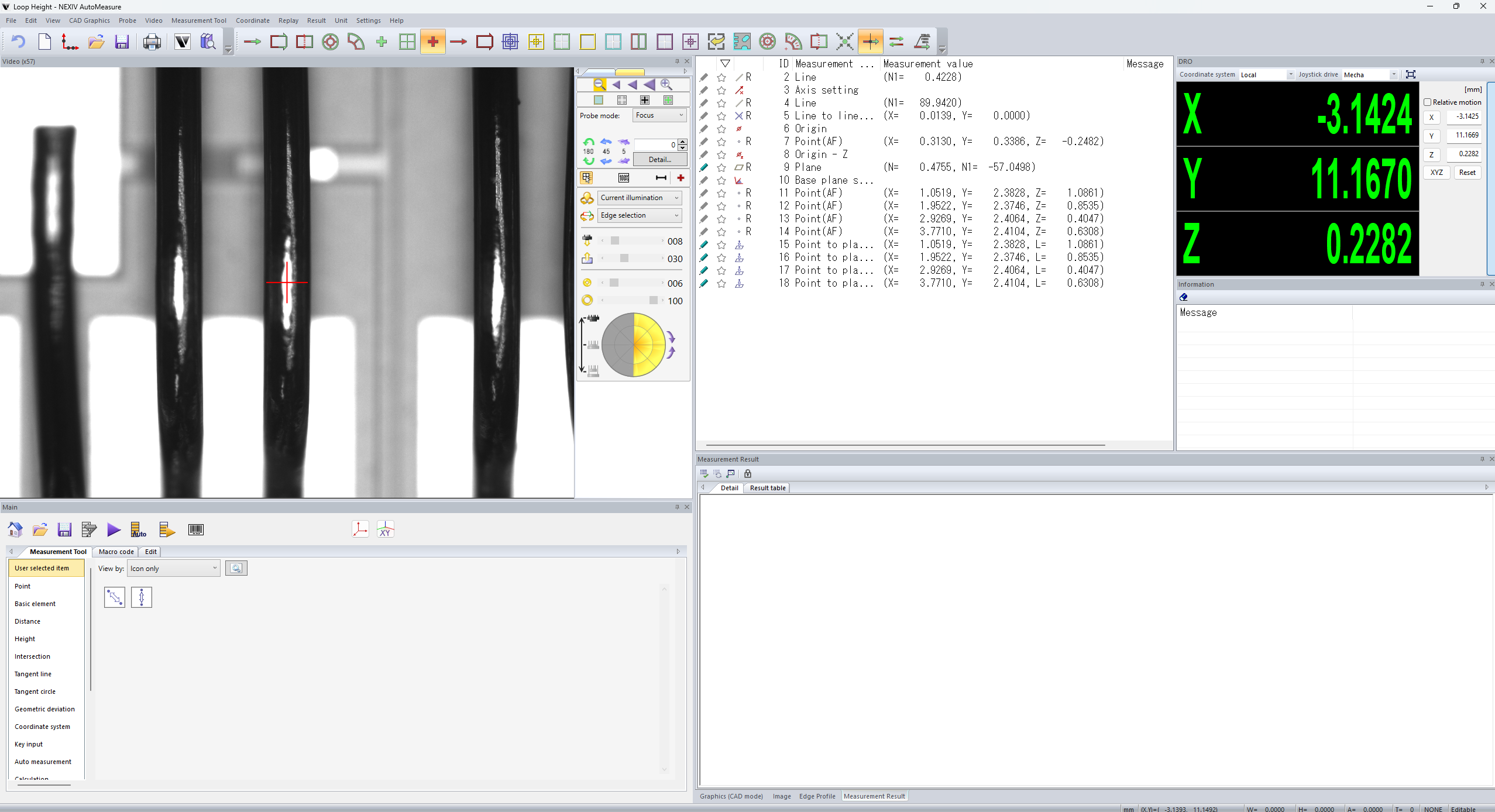 L’image AutoMeasure montre une partie différente de celle présentée sur l’image de la carte MountainsMap. Ce programme permet de mesurer la hauteur des barres verticales à l’aide des points Laser AutoFocus, puis de comparer ces hauteurs à un plan de base.